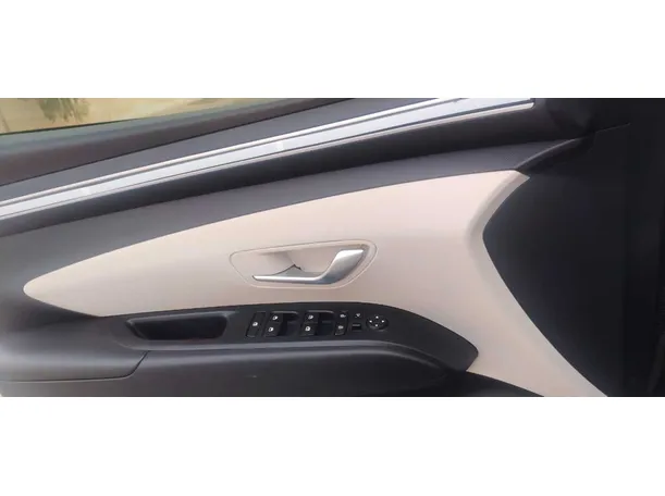 Car image 27