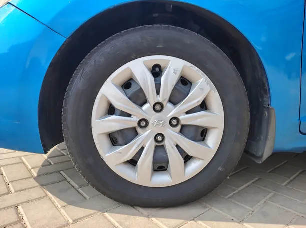 Car image 9