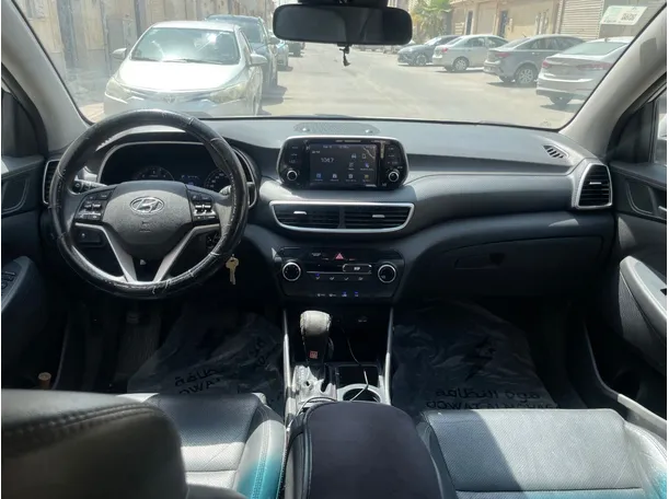 Car image 17