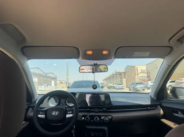 Car image 14