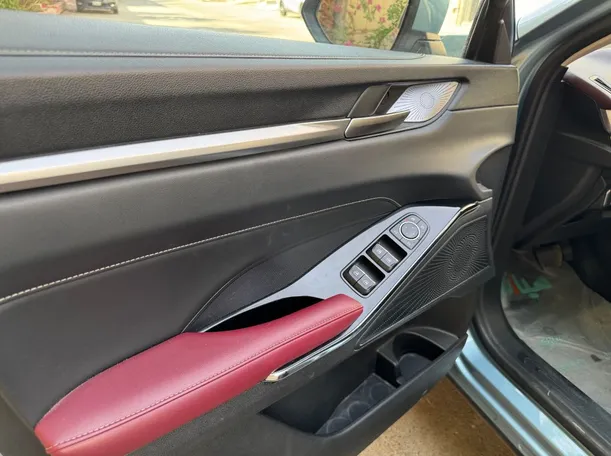 Car image 20