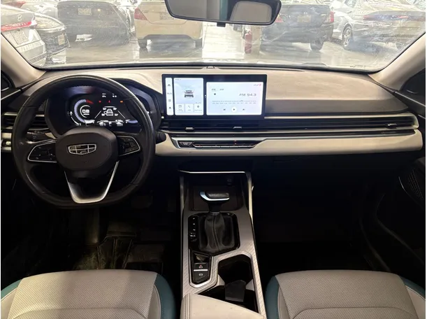 Car image 19