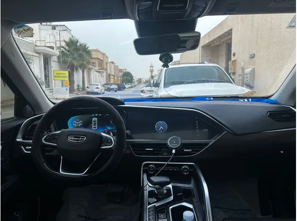 Car image 19
