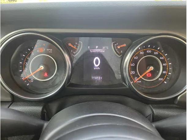 Car image 19