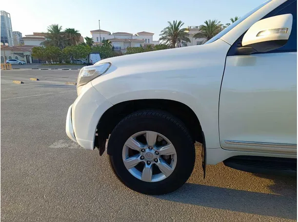 Car image 10