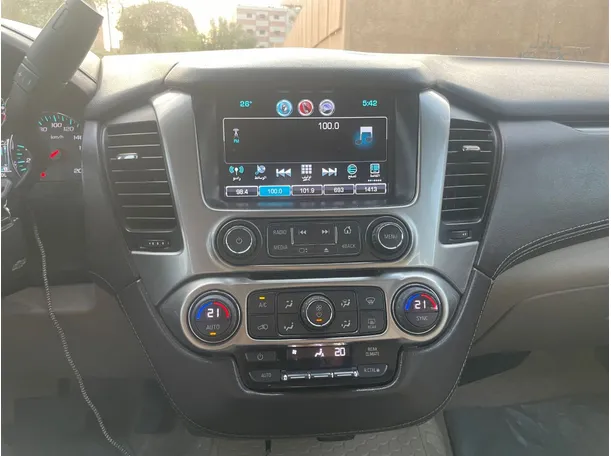 Car image 19