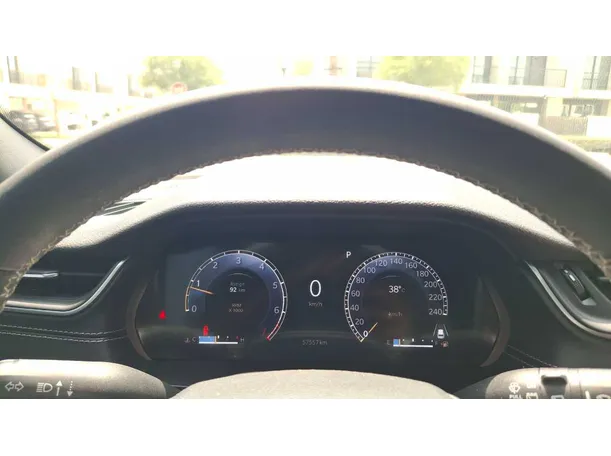 Car image 19