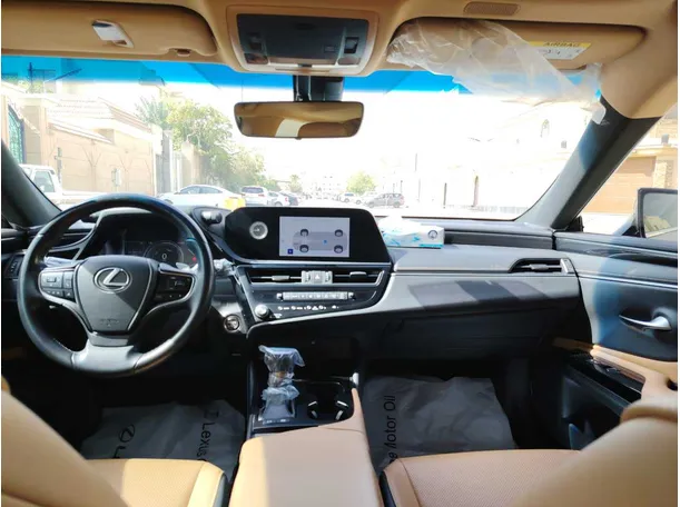 Car image 15