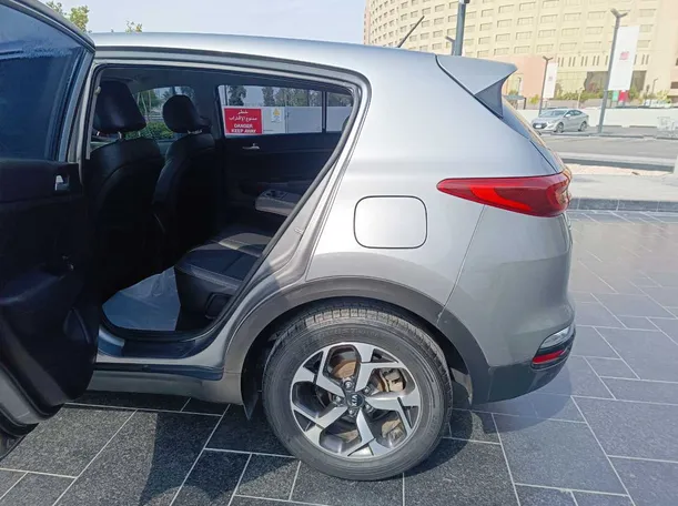 Car image 17