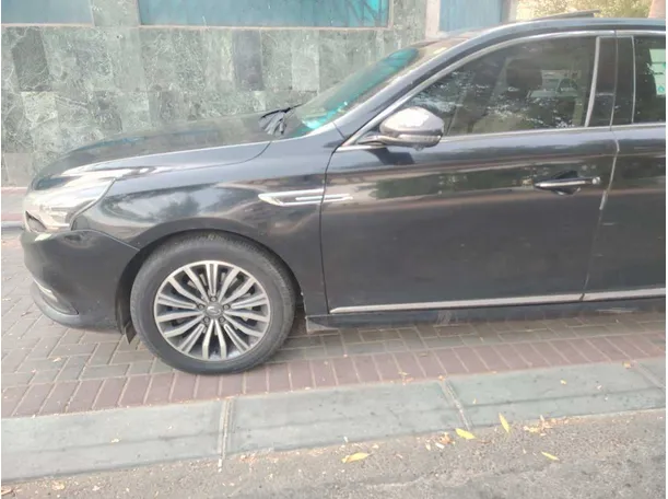 Car image 9