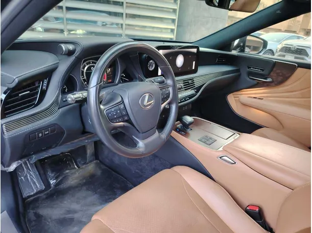 Car image 13