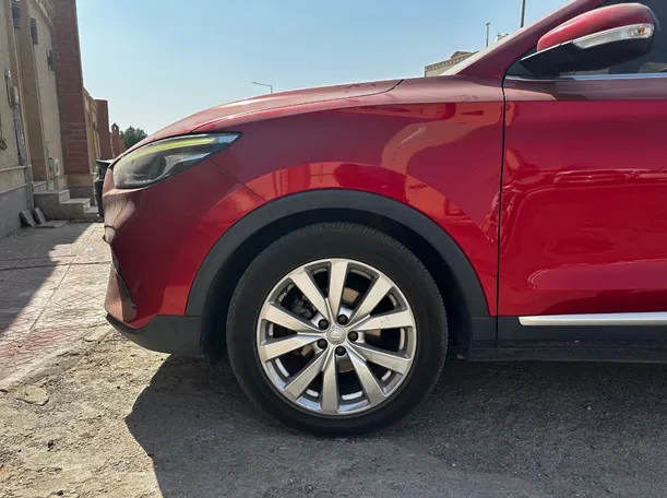 Car image 9