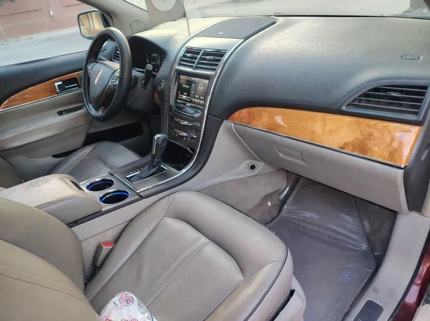 Car image 14