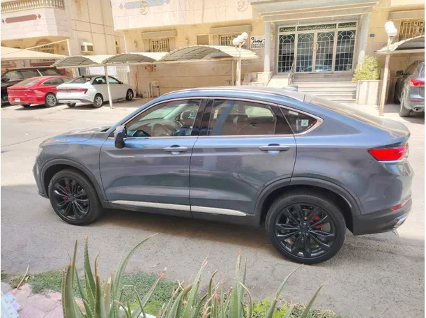 Car image 8