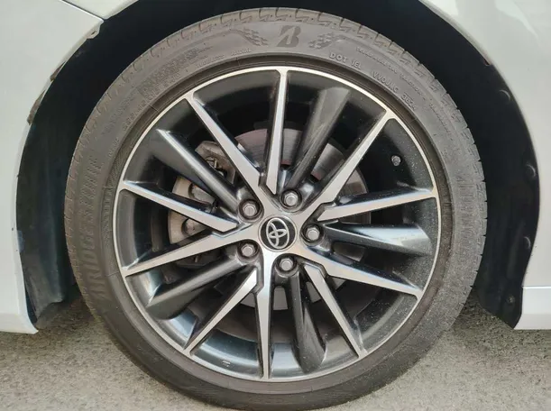 Car image 10