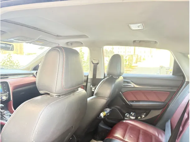 Car image 17