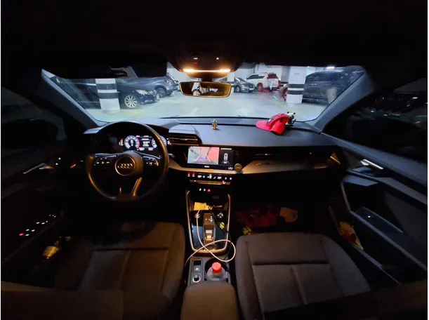 Car image 14