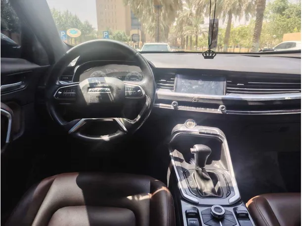 Car image 19