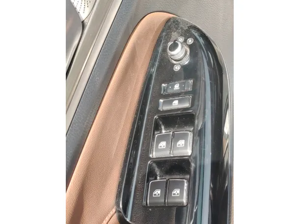 Car image 32