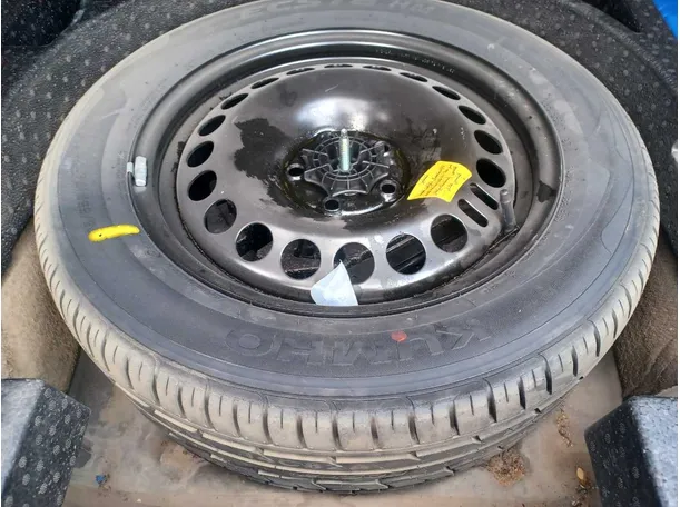 Car image 22