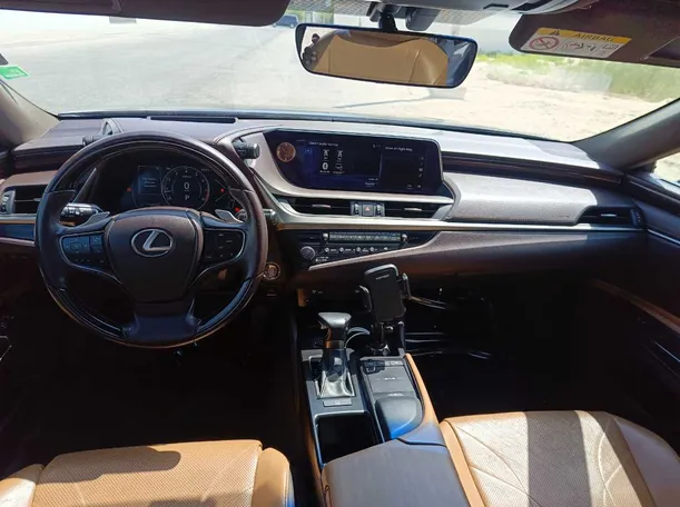 Car image 20