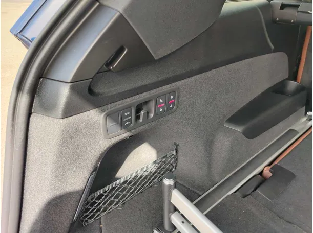 Car image 36