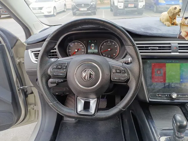 Car image 17