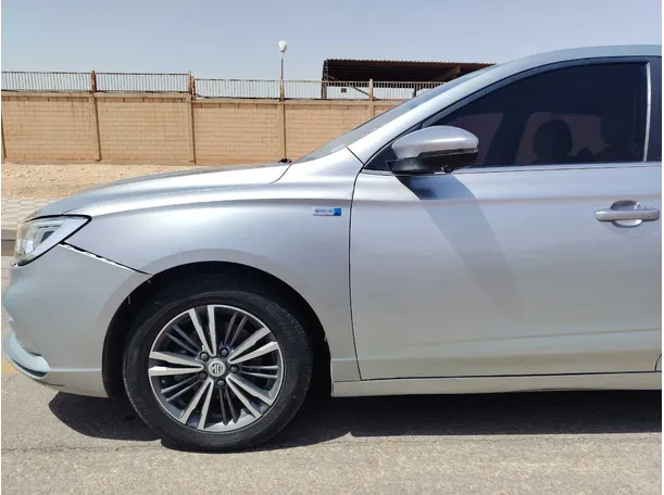 Car image 9