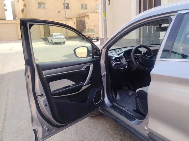 Car image 11