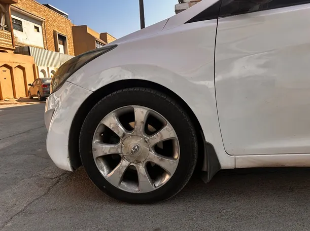 Car image 9
