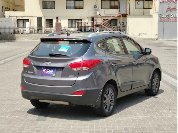 Car image 5