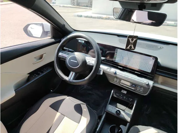 Car image 17