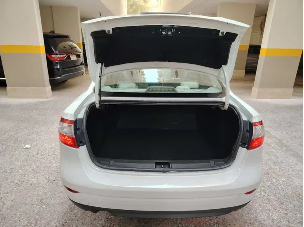 Car image 32