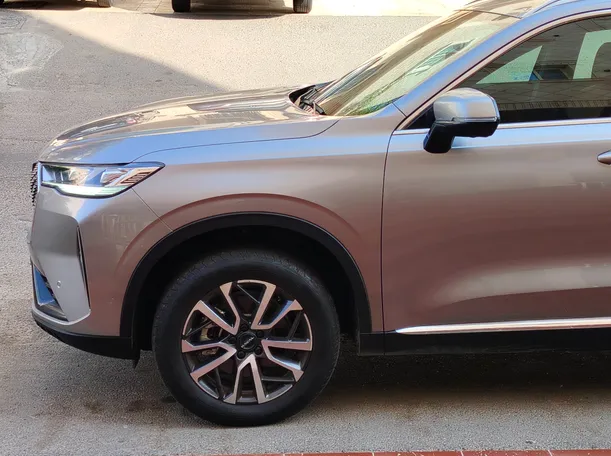 Car image 9