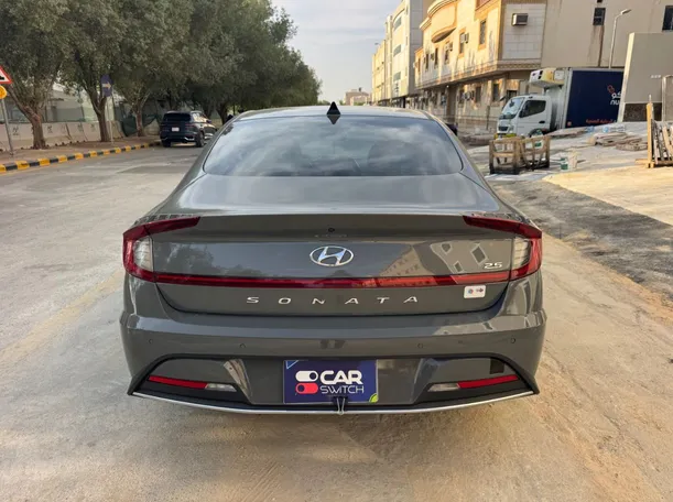 Car image 6