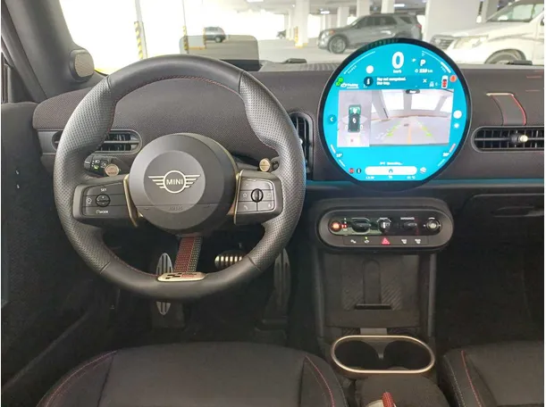 Car image 16