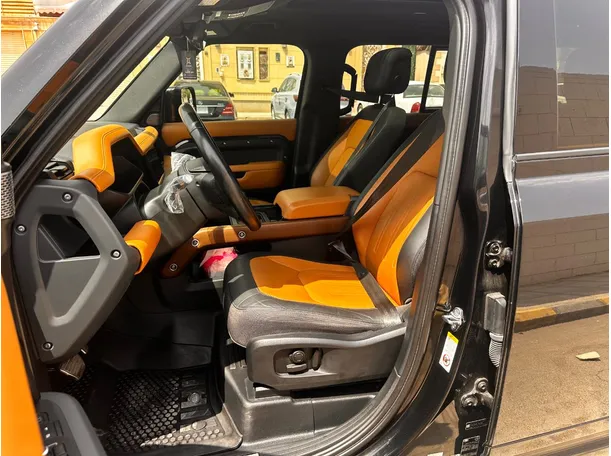 Car image 12