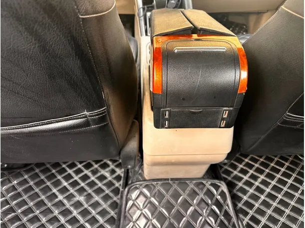Car image 27