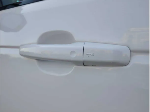 Car image 35