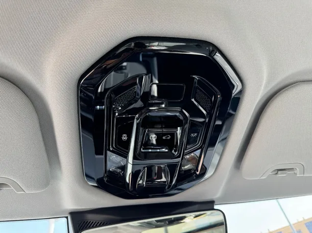Car image 28