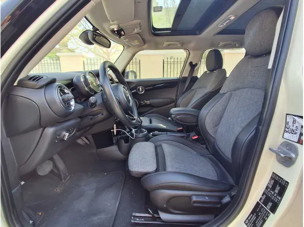 Car image 12