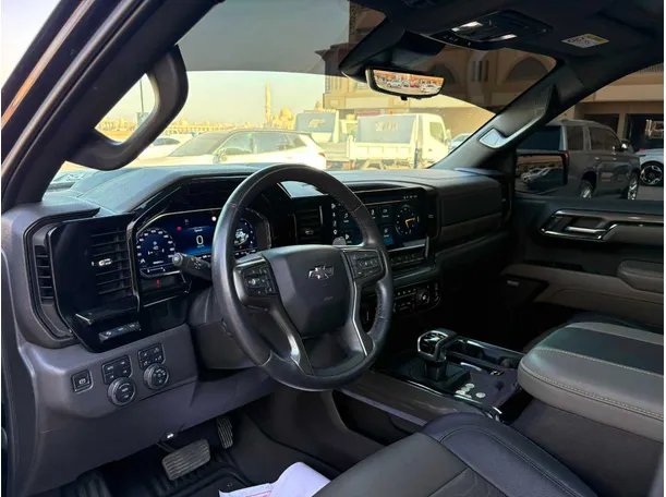 Car image 11
