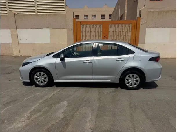 Car image 8