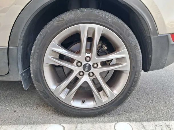 Car image 9