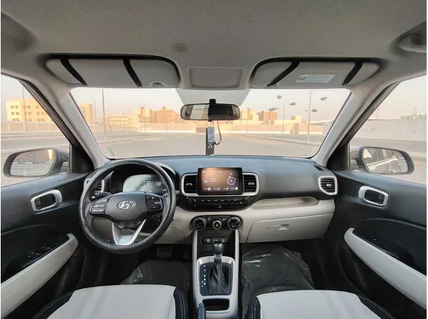 Car image 17