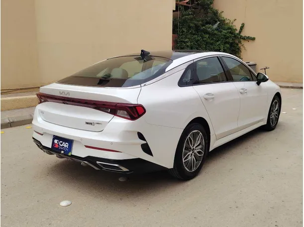 Car image 5