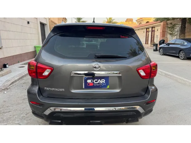 Car image 6