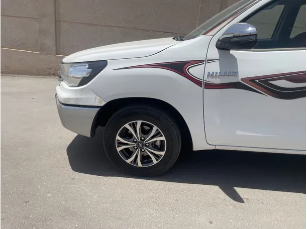 Car image 9