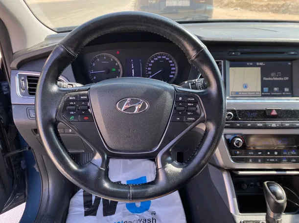 Car image 17