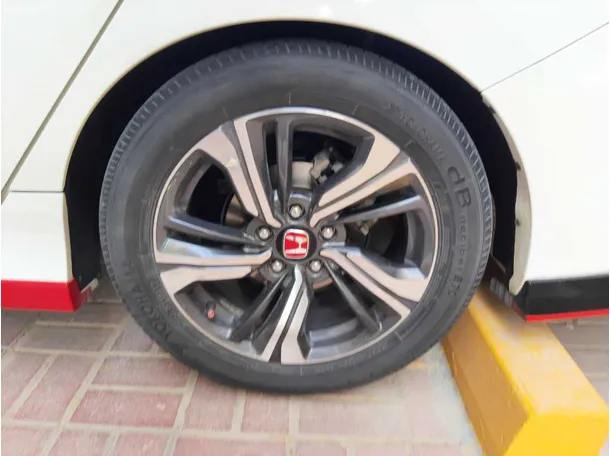Car image 7